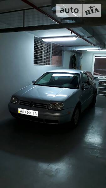 VOLKSWAGEN GOLF 2003