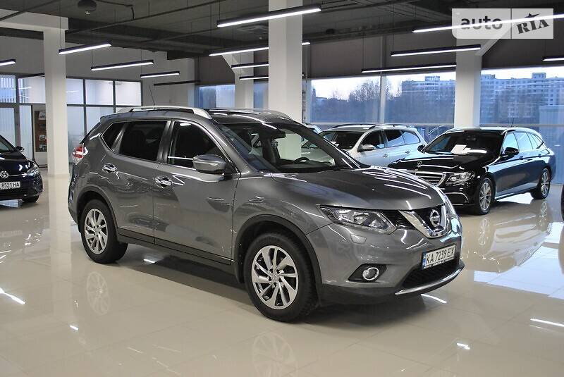 Головне фото звіту автомобіля NISSAN X-TRAIL 2017