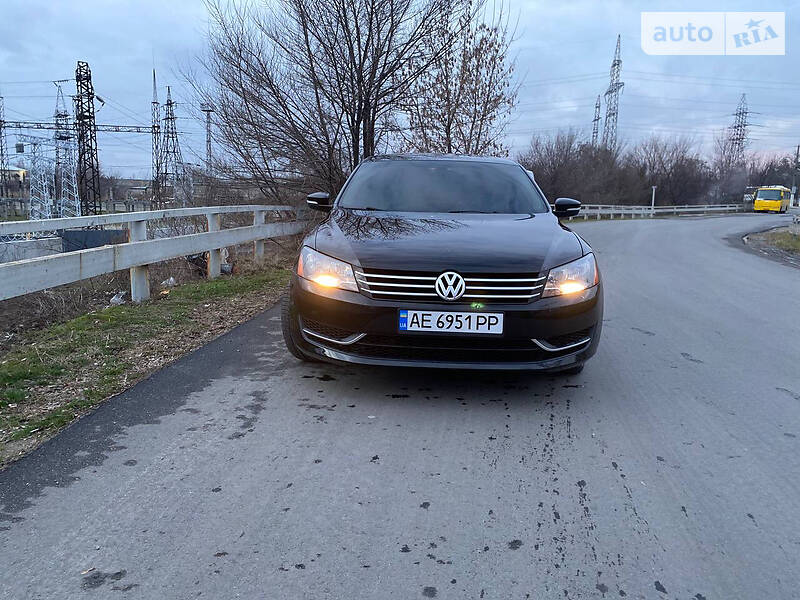 VOLKSWAGEN PASSAT 2012