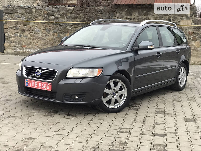 Головне фото звіту автомобіля VOLVO V50 2012