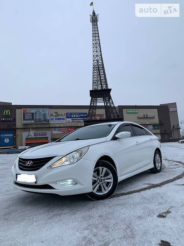 Головне фото звіту автомобіля HYUNDAI SONATA 2014