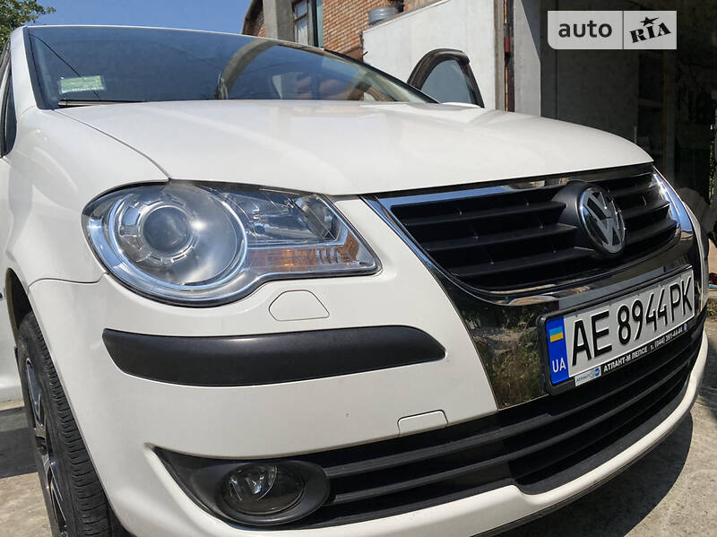 VOLKSWAGEN TOURAN 2009
