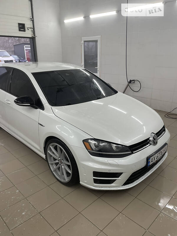 VOLKSWAGEN GOLF R 2016