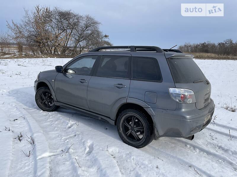 MITSUBISHI OUTLANDER