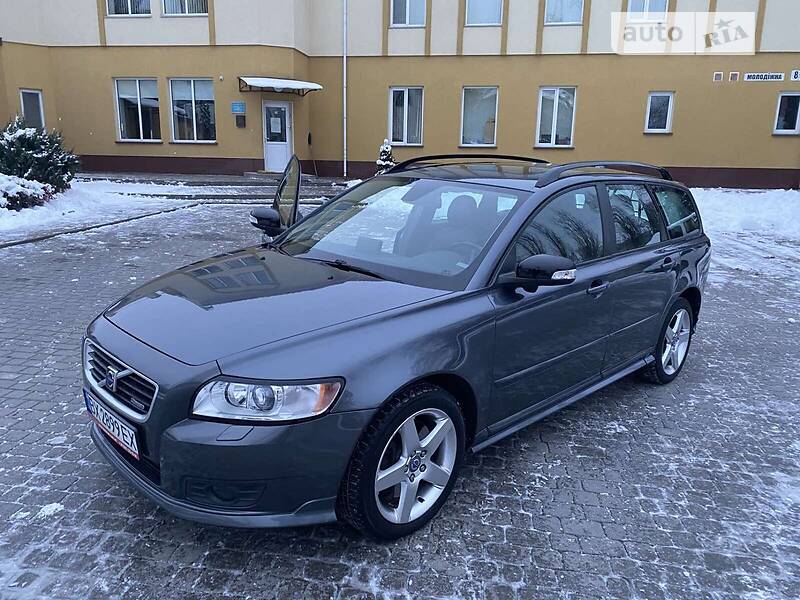 Головне фото звіту автомобіля VOLVO V50 2007