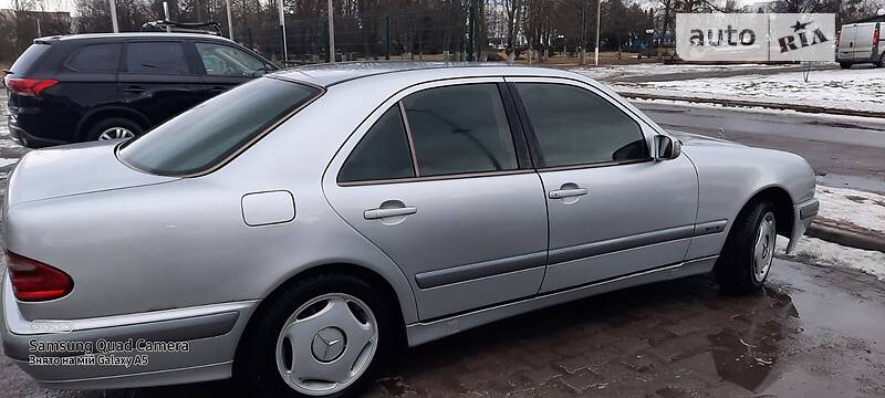 MERCEDES-BENZ E 200 D 2000
