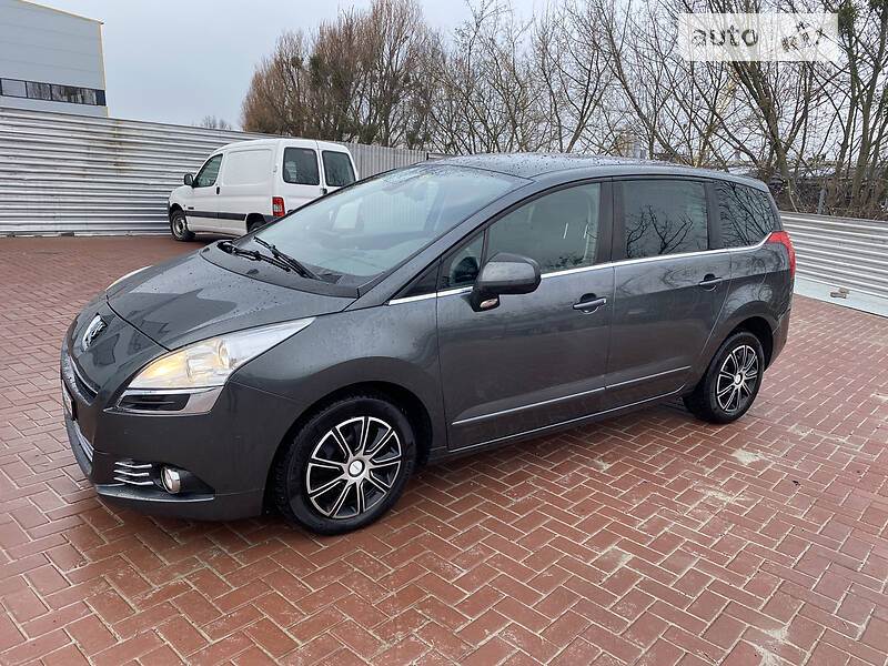 Головне фото звіту автомобіля PEUGEOT 5008 2013