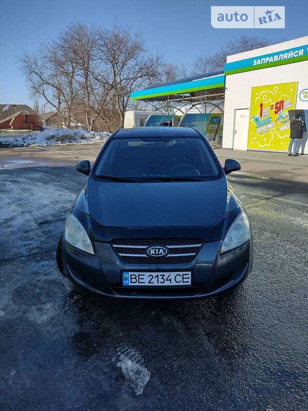 Головне фото звіту автомобіля KIA CEE'D 2008