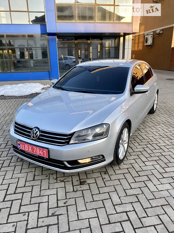 VOLKSWAGEN PASSAT 2011