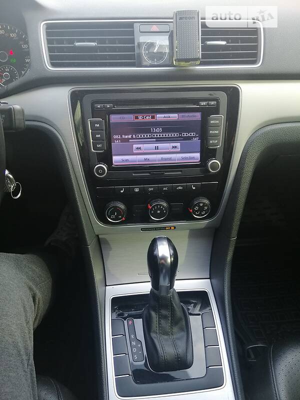 VOLKSWAGEN PASSAT 2013