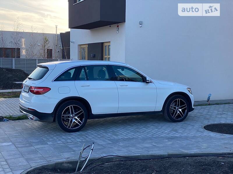 MERCEDES-BENZ GLC 220D 2015