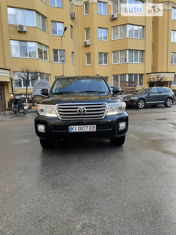 TOYOTA LAND CRUISER 200 2013