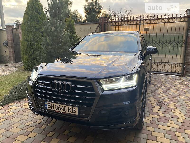 Головне фото звіту автомобіля AUDI Q7 2017