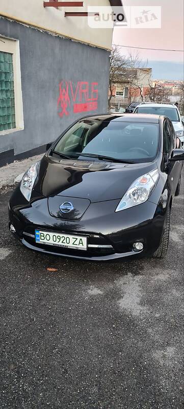 NISSAN LEAF