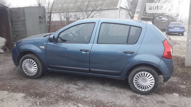 RENAULT SANDERO 2010