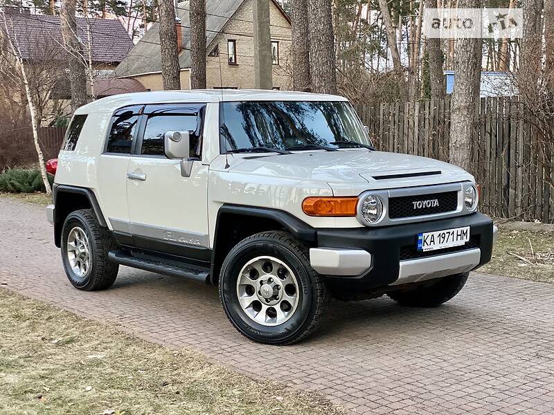 TOYOTA FJ CRUISER 2012