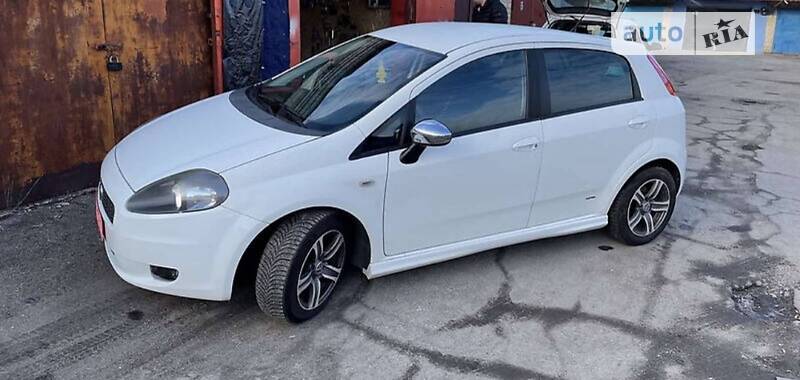 Головне фото звіту автомобіля FIAT PUNTO 2008