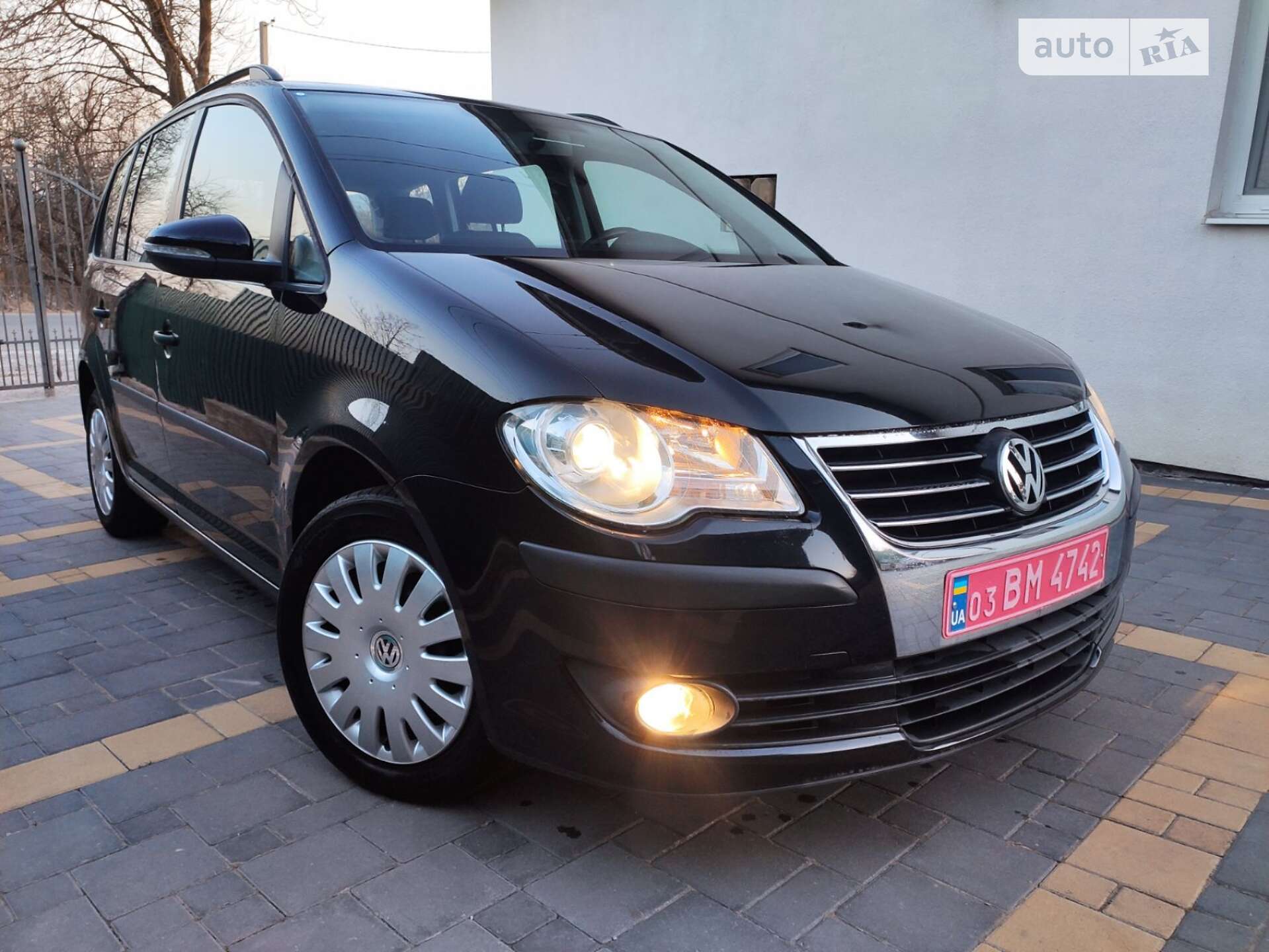 VOLKSWAGEN TOURAN 2010