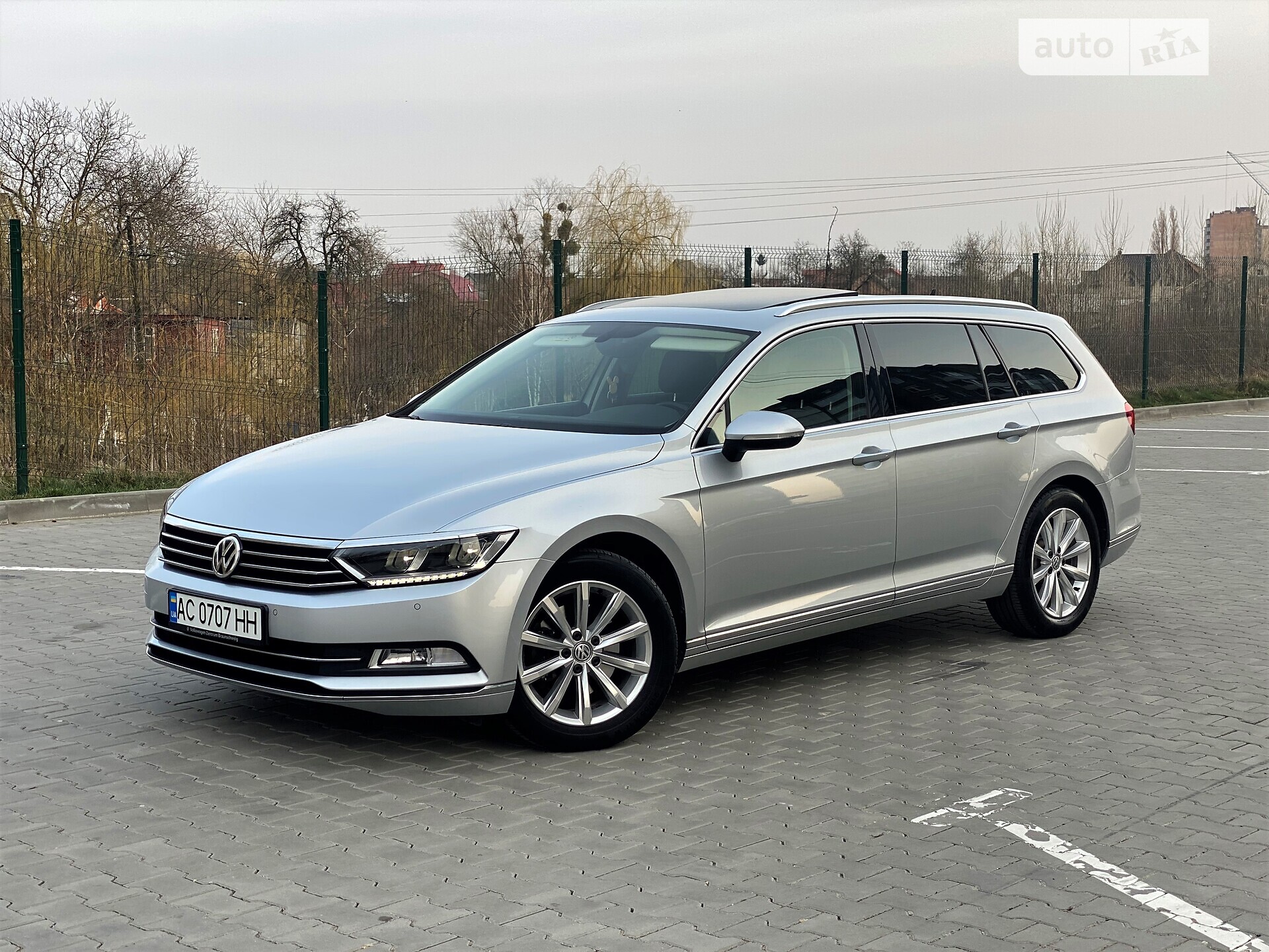 VOLKSWAGEN PASSAT 2016