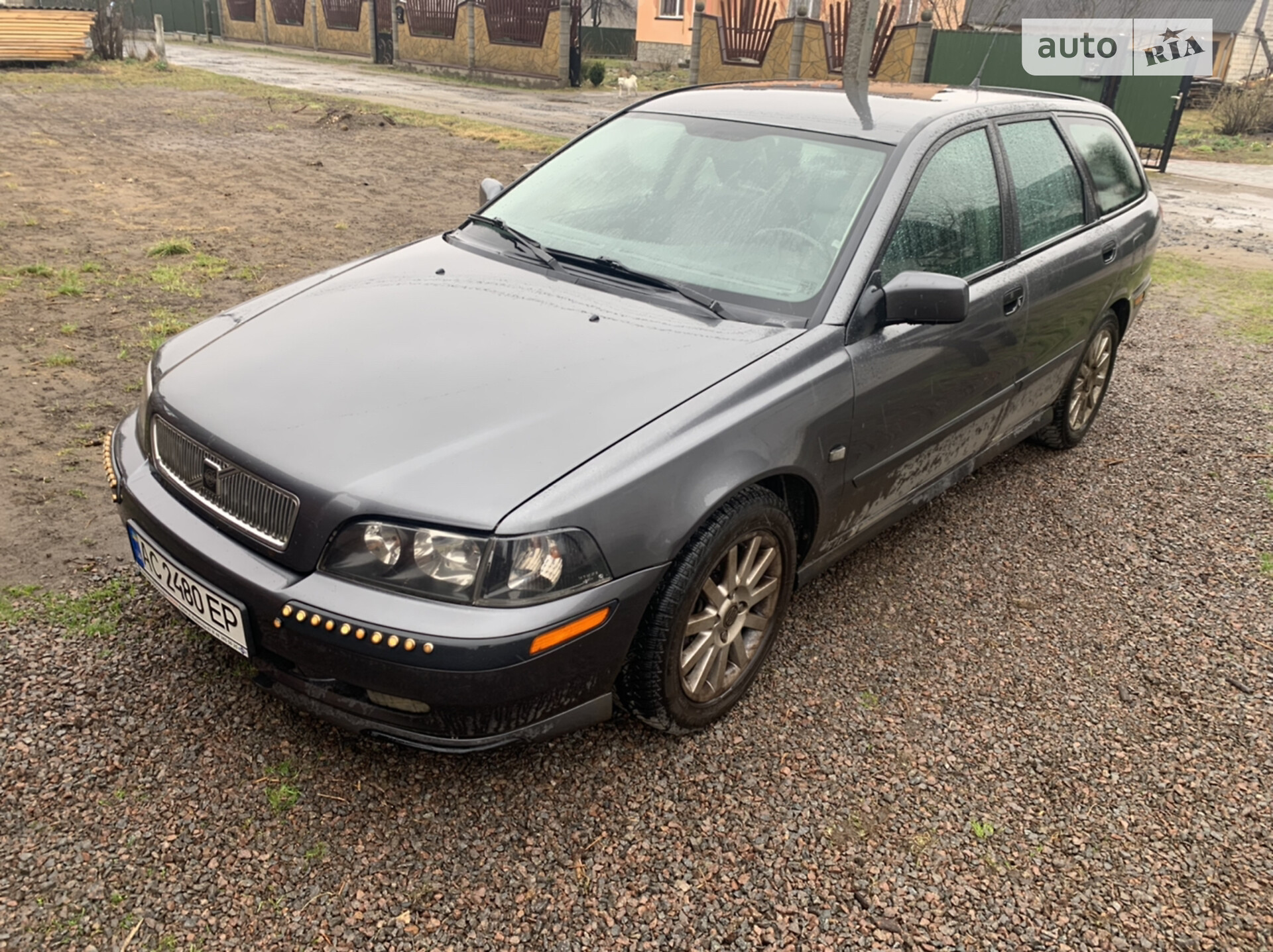 VOLVO V40 2001