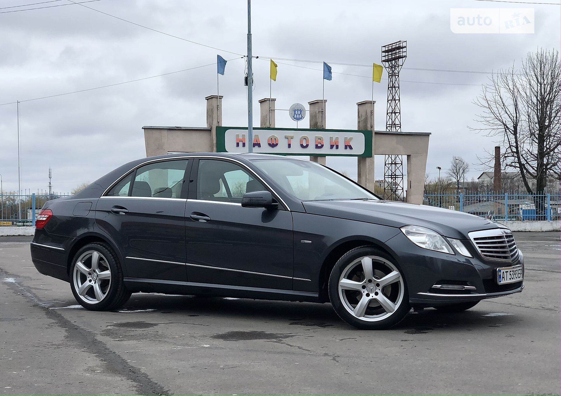 Головне фото звіту автомобіля MERCEDES-BENZ E 200 2011