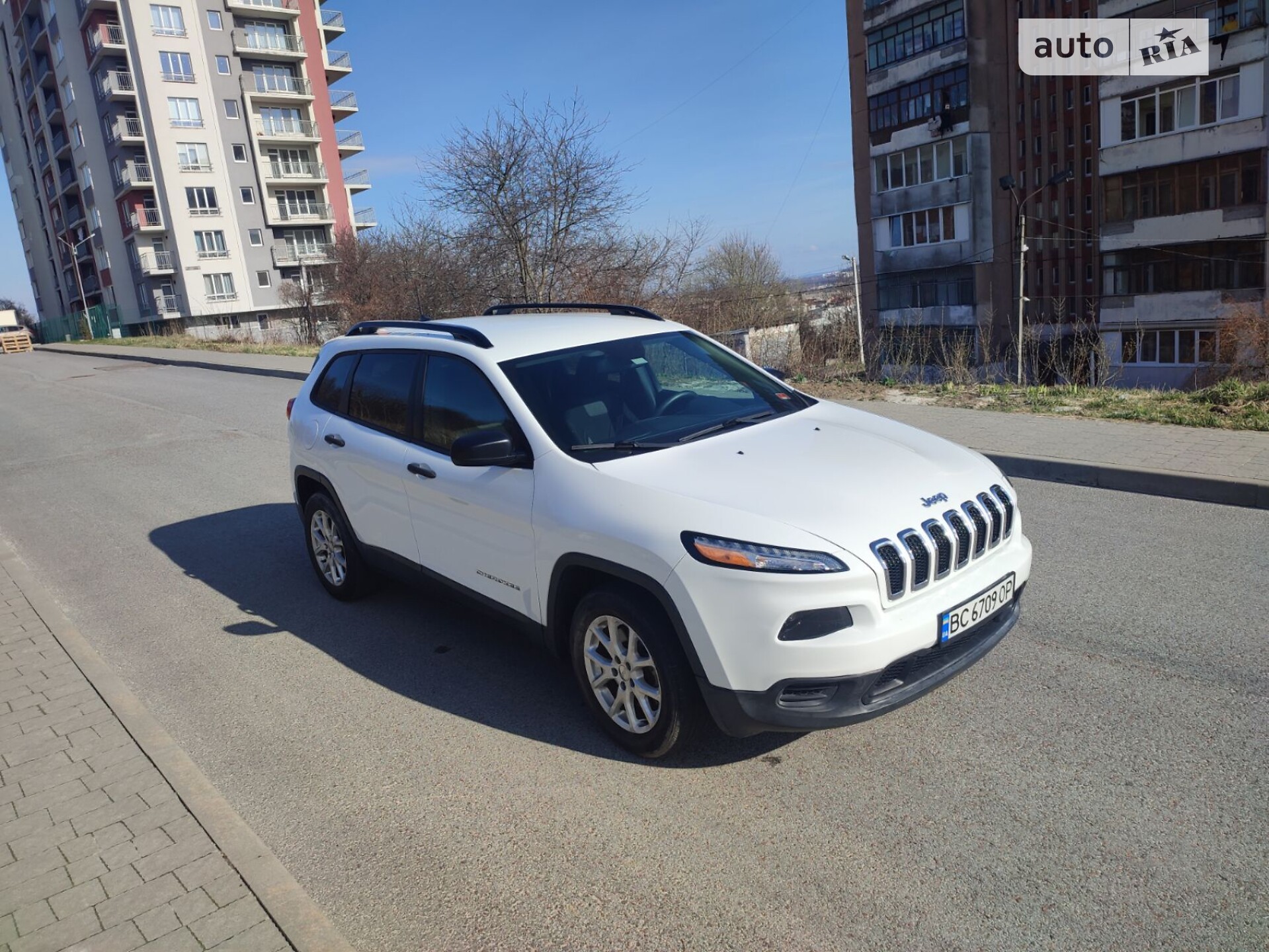 Головне фото звіту автомобіля JEEP CHEROKEE 2016
