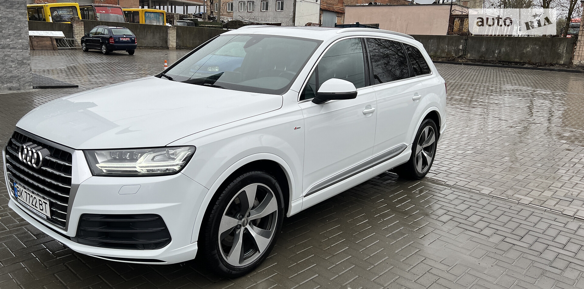 Головне фото звіту автомобіля AUDI Q7 2015