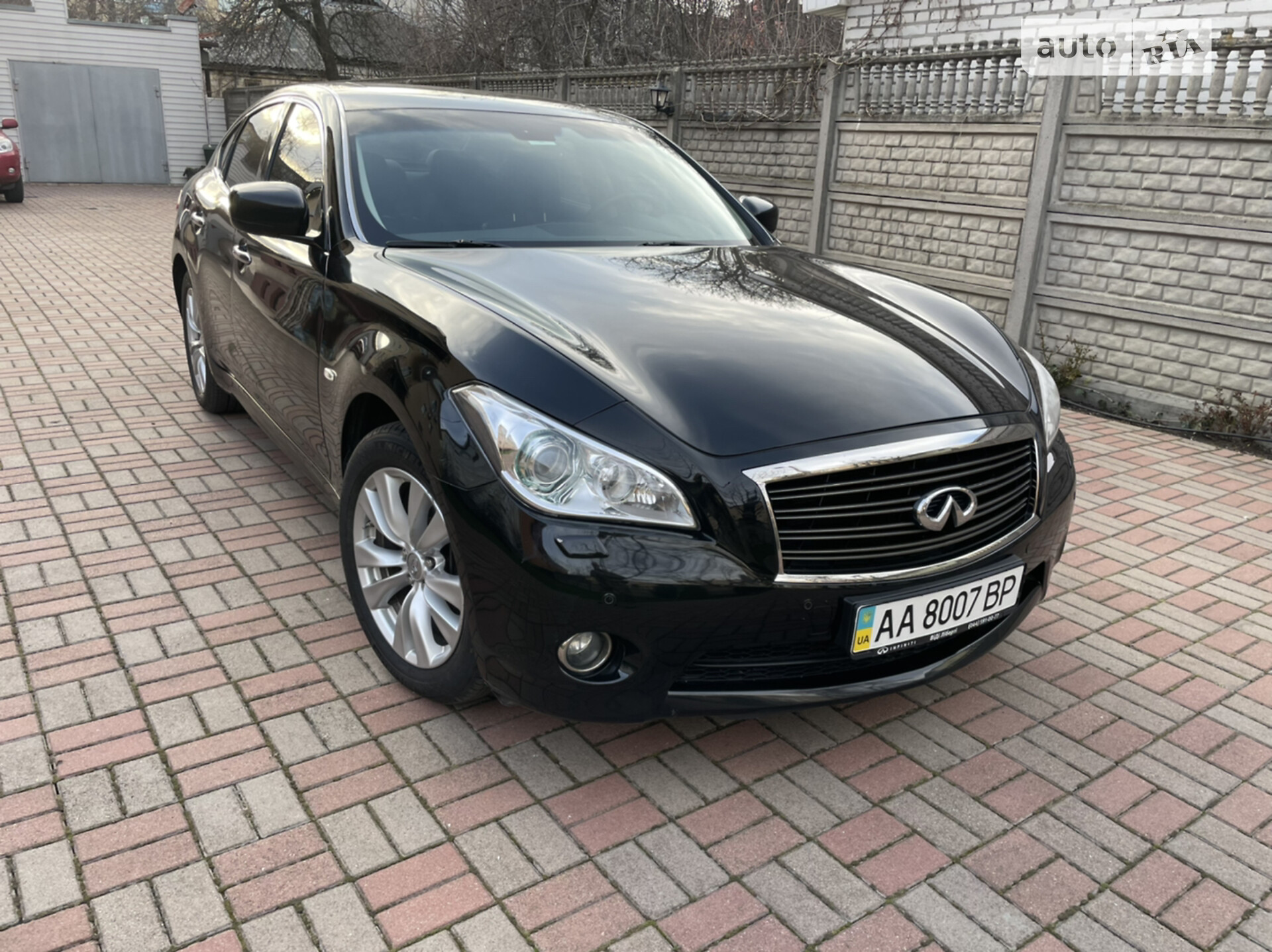 INFINITI M37 2011