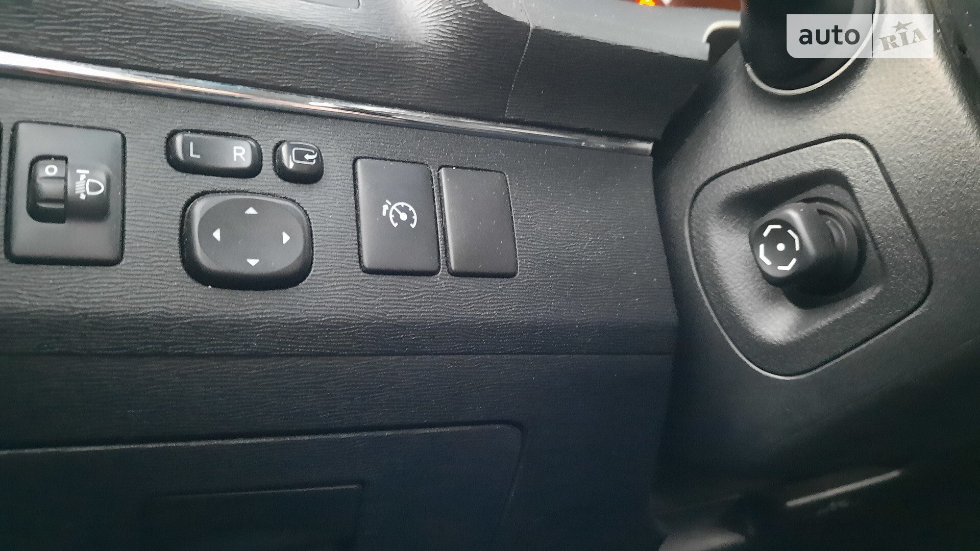TOYOTA AVENSIS 2011