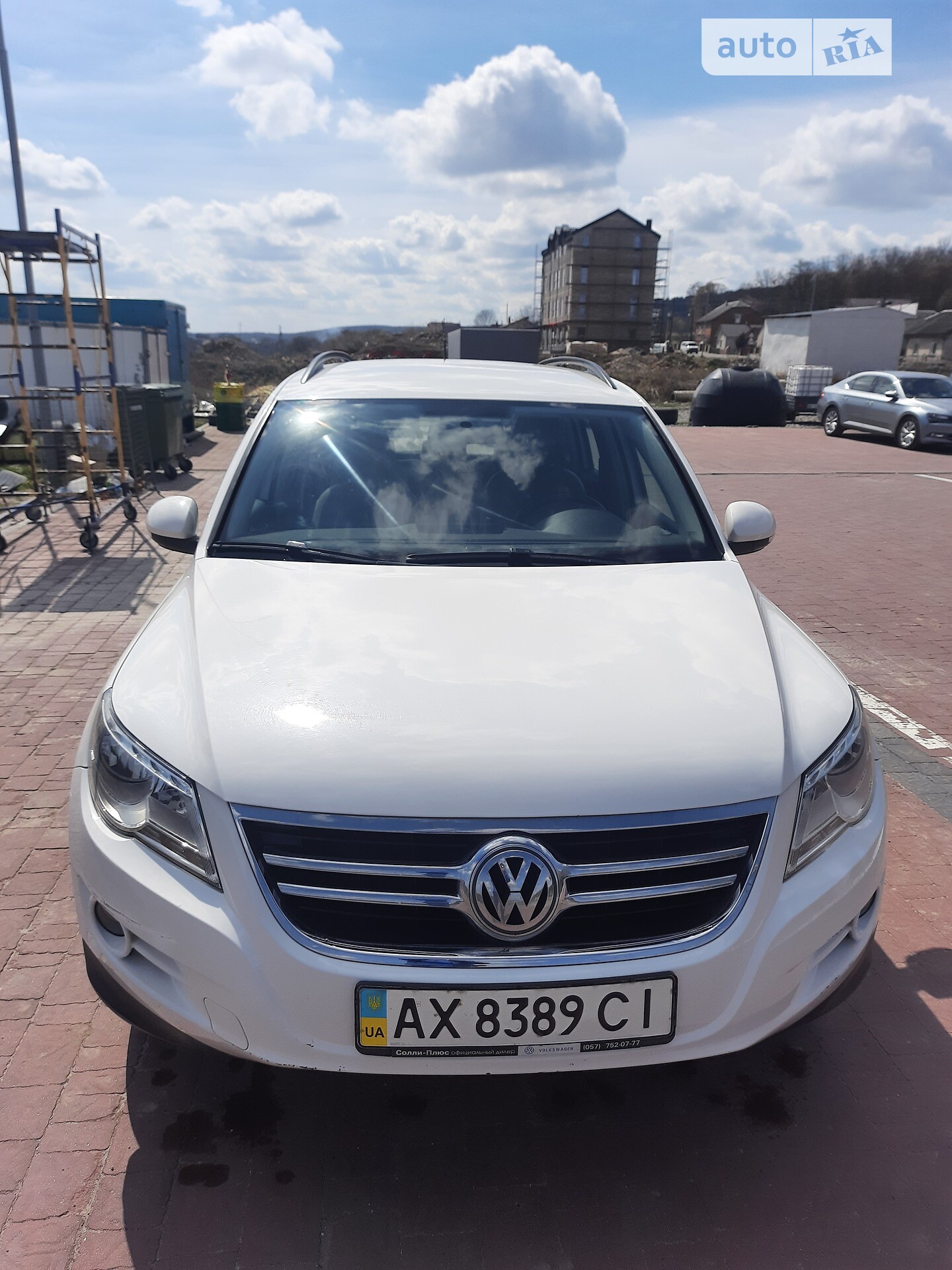 VOLKSWAGEN TIGUAN 2011
