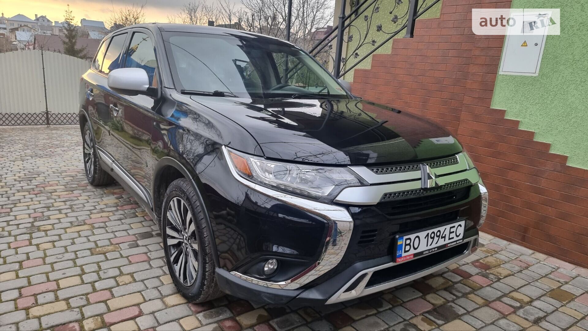 MITSUBISHI OUTLANDER 2018