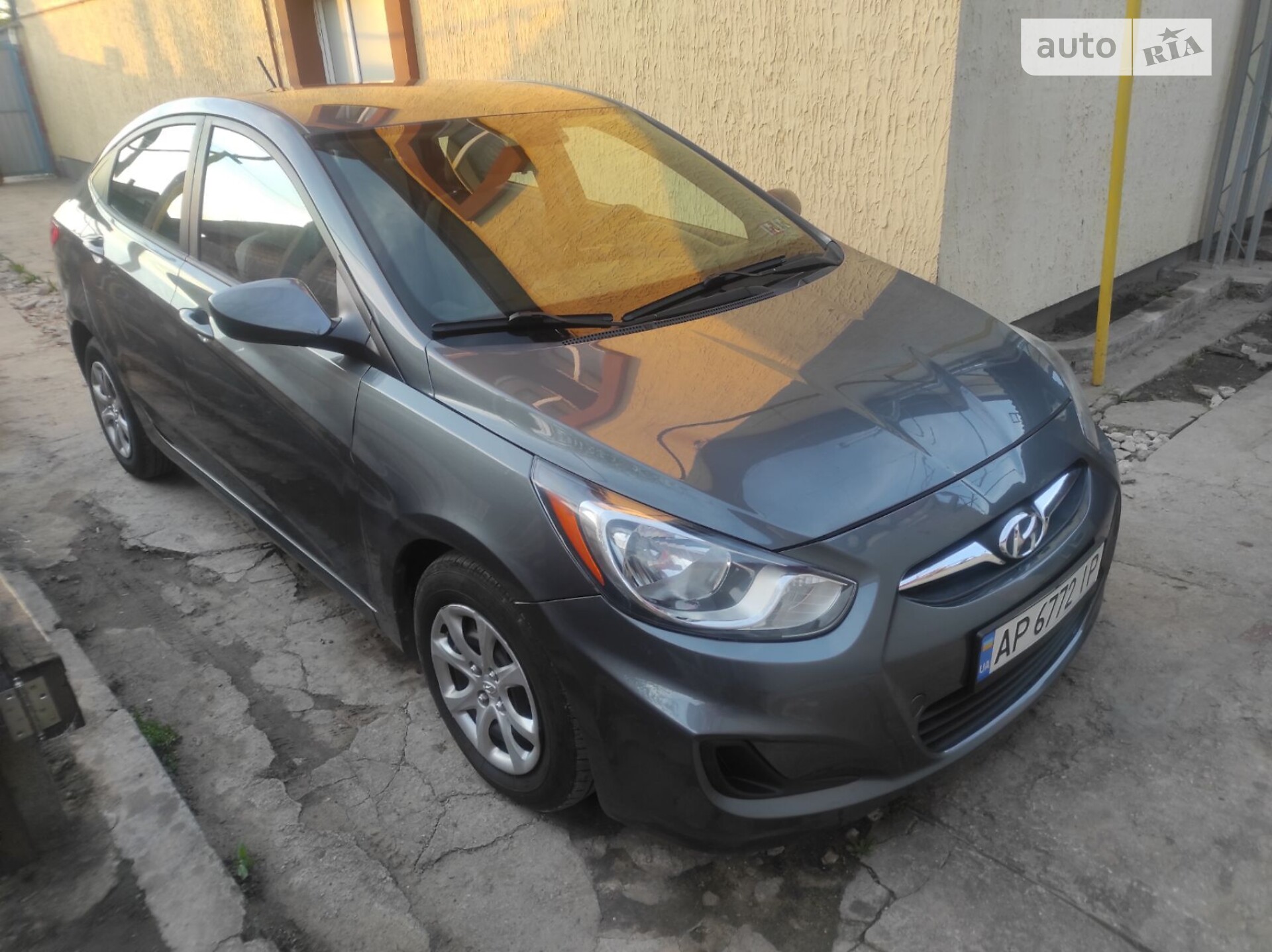 HYUNDAI ACCENT 2012
