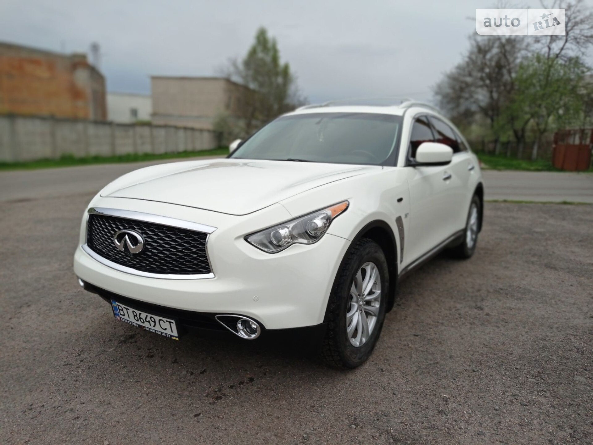 INFINITI QX70