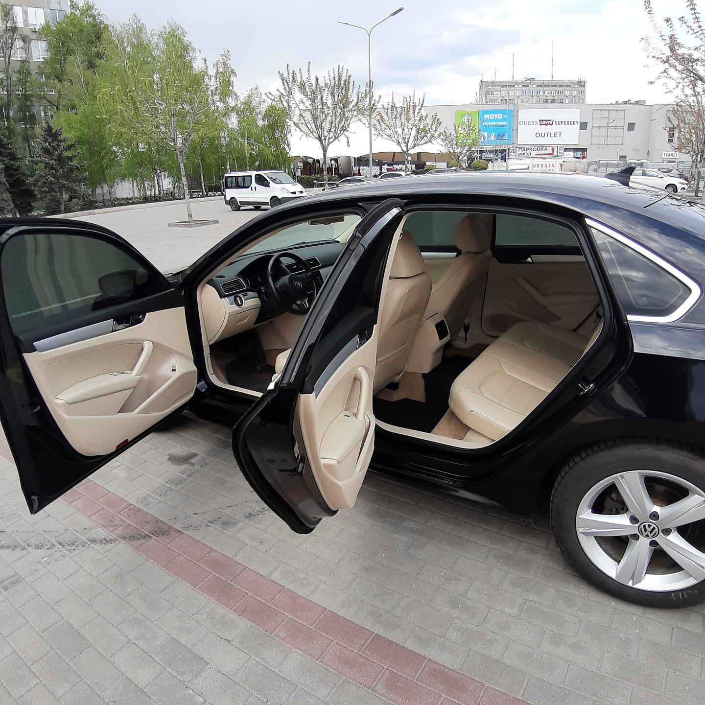 VOLKSWAGEN PASSAT 2012