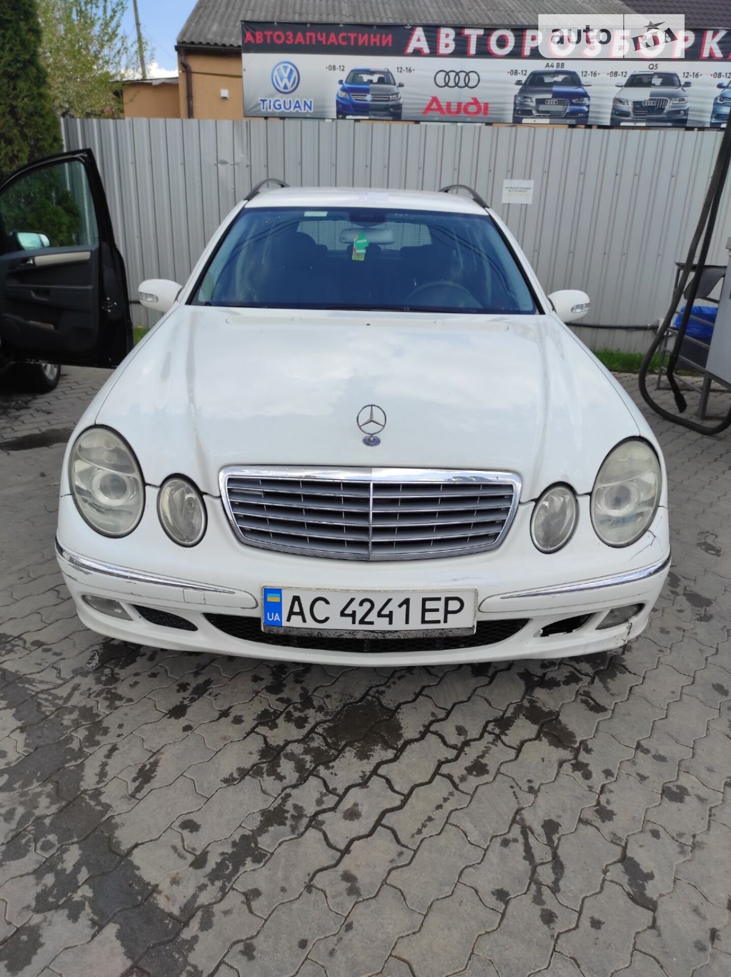 Головне фото звіту автомобіля MERCEDES-BENZ E 270 CDI 2003