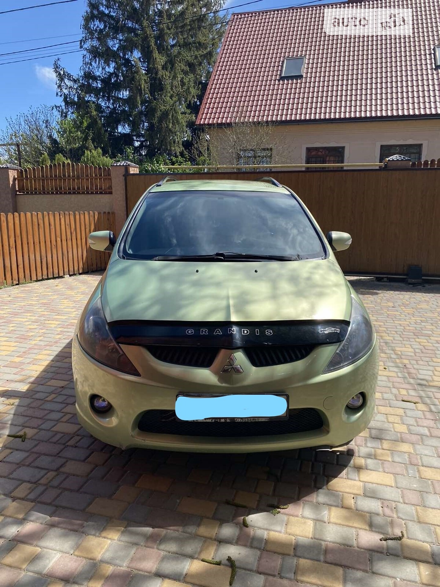 MITSUBISHI GRANDIS 2004