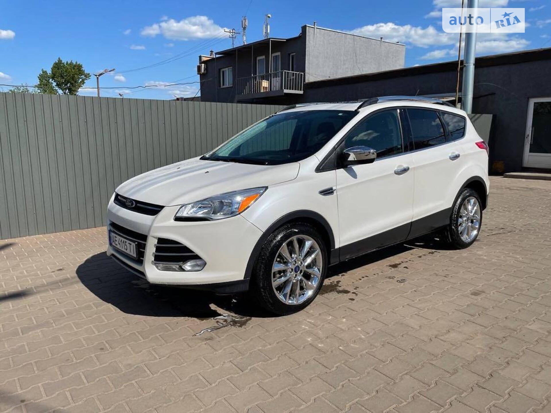 Головне фото звіту автомобіля FORD ESCAPE 2016