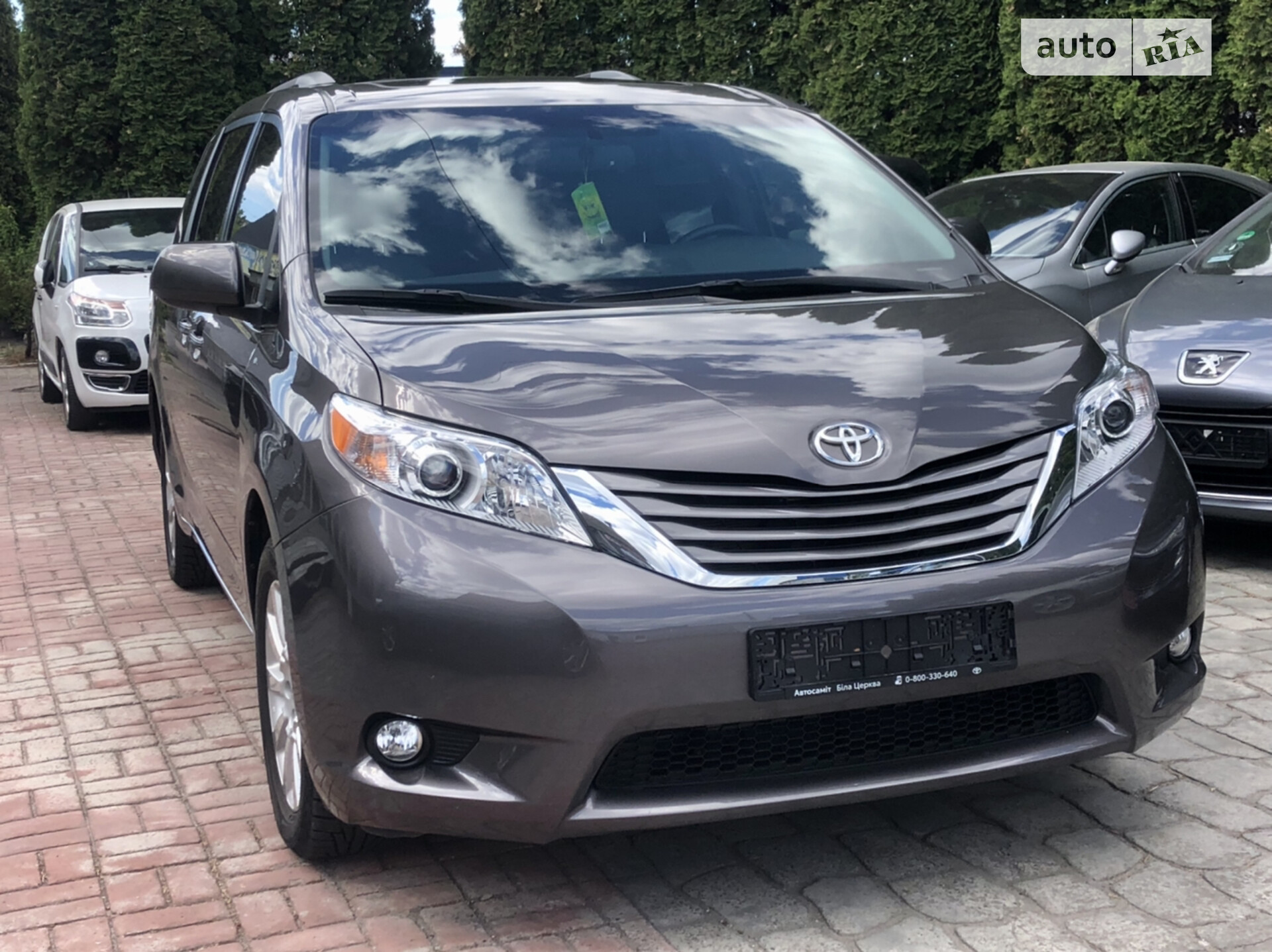 TOYOTA SIENNA 2016