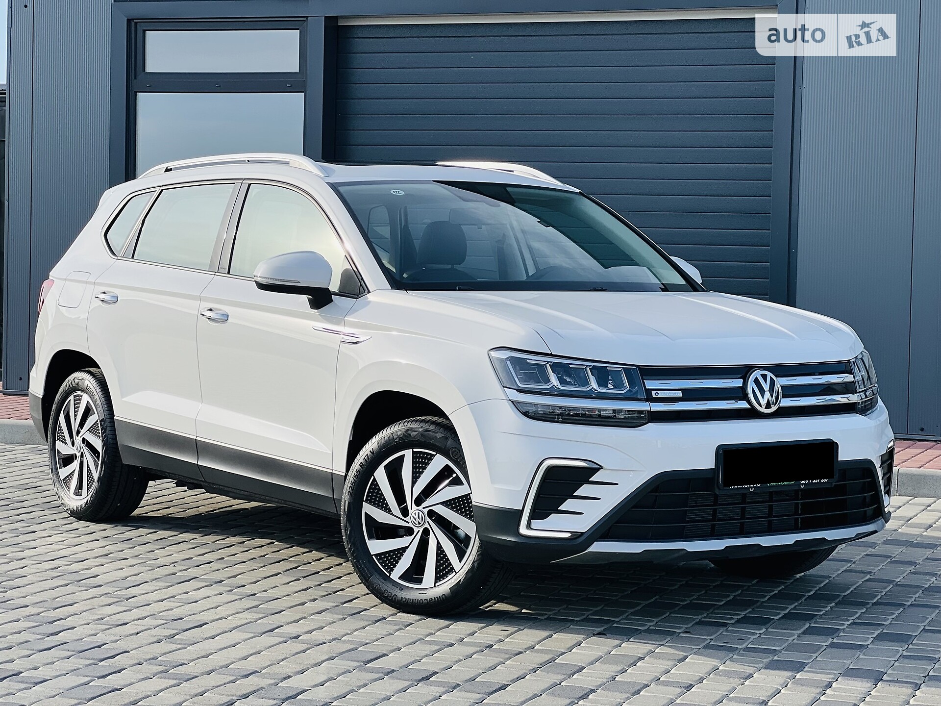 VOLKSWAGEN E-THARU 2020