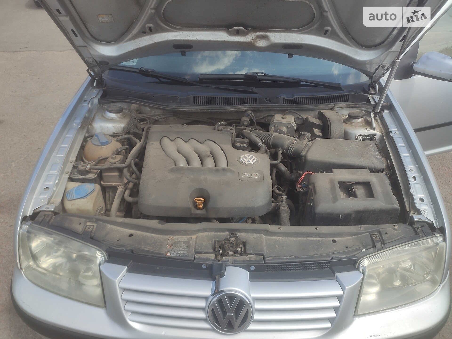 VOLKSWAGEN BORA