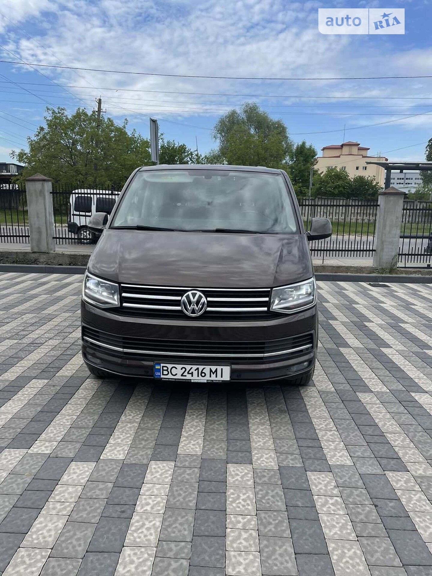 VOLKSWAGEN MULTIVAN 2016
