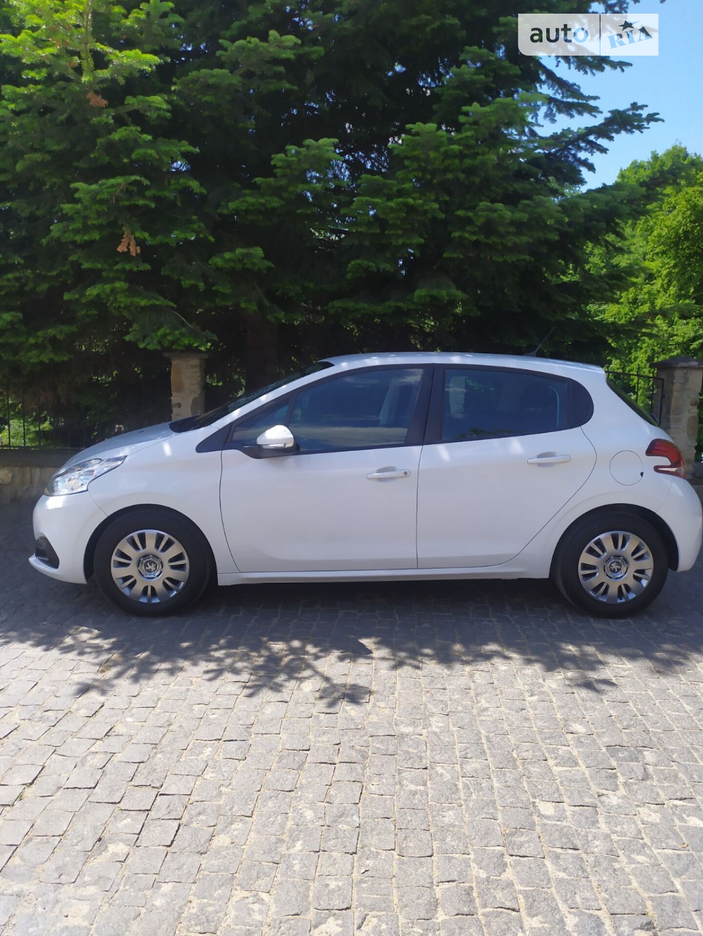 PEUGEOT 208 2018