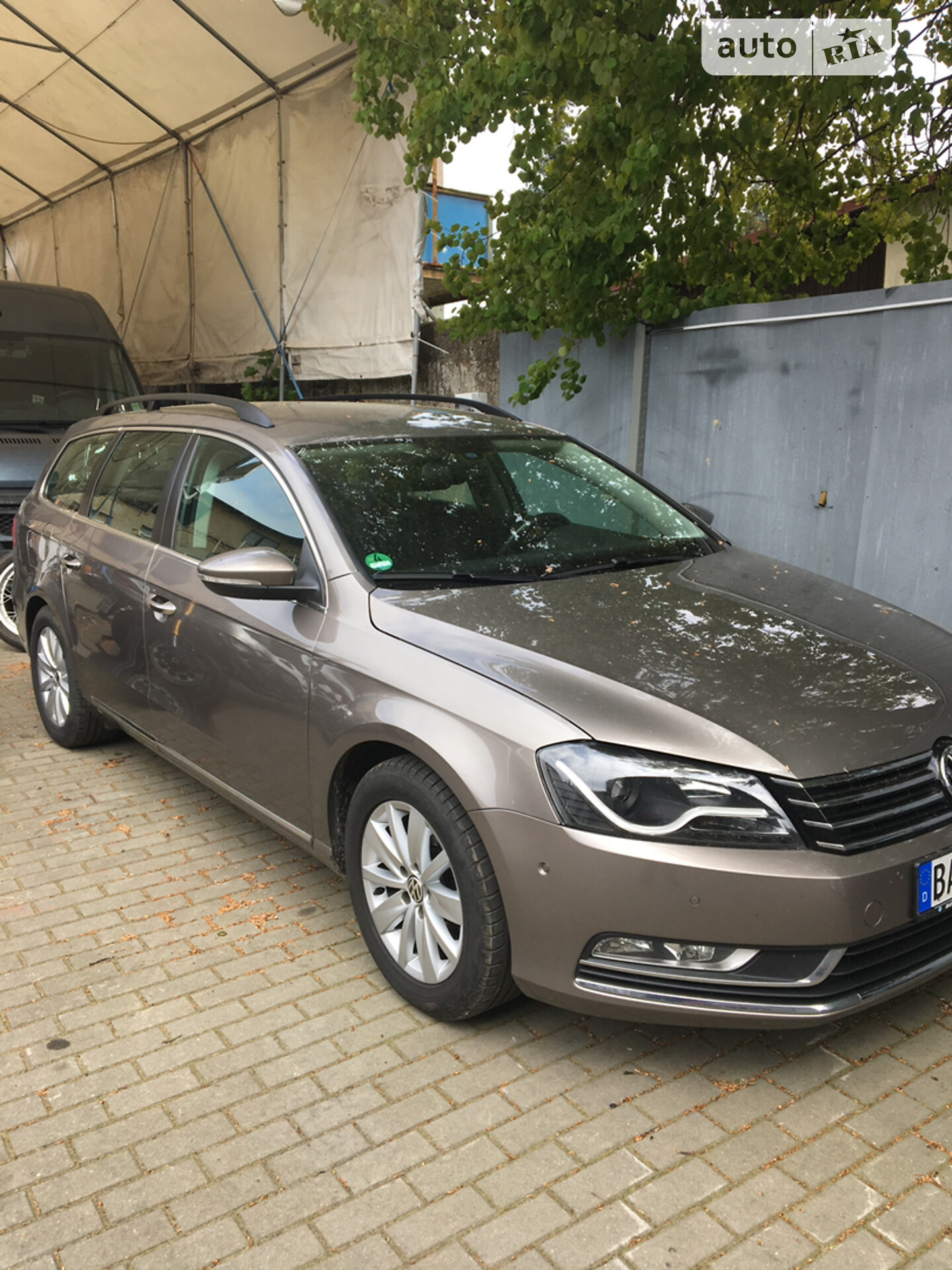 VOLKSWAGEN PASSAT 2011
