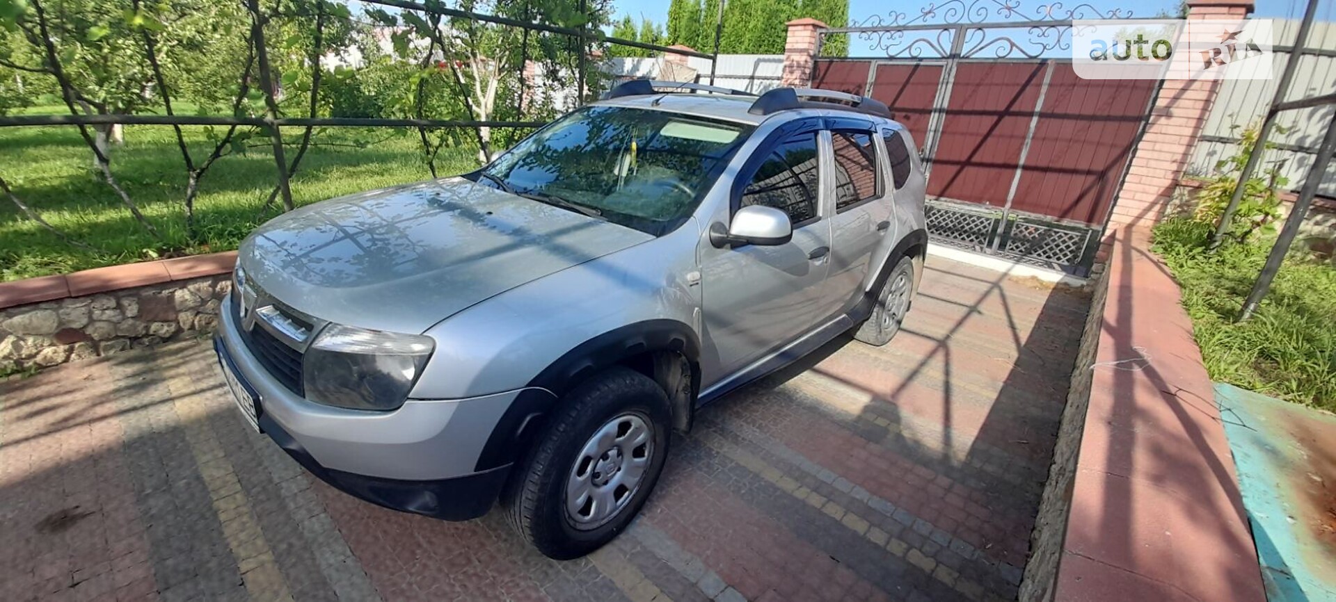 Головне фото звіту автомобіля DACIA DUSTER 2011