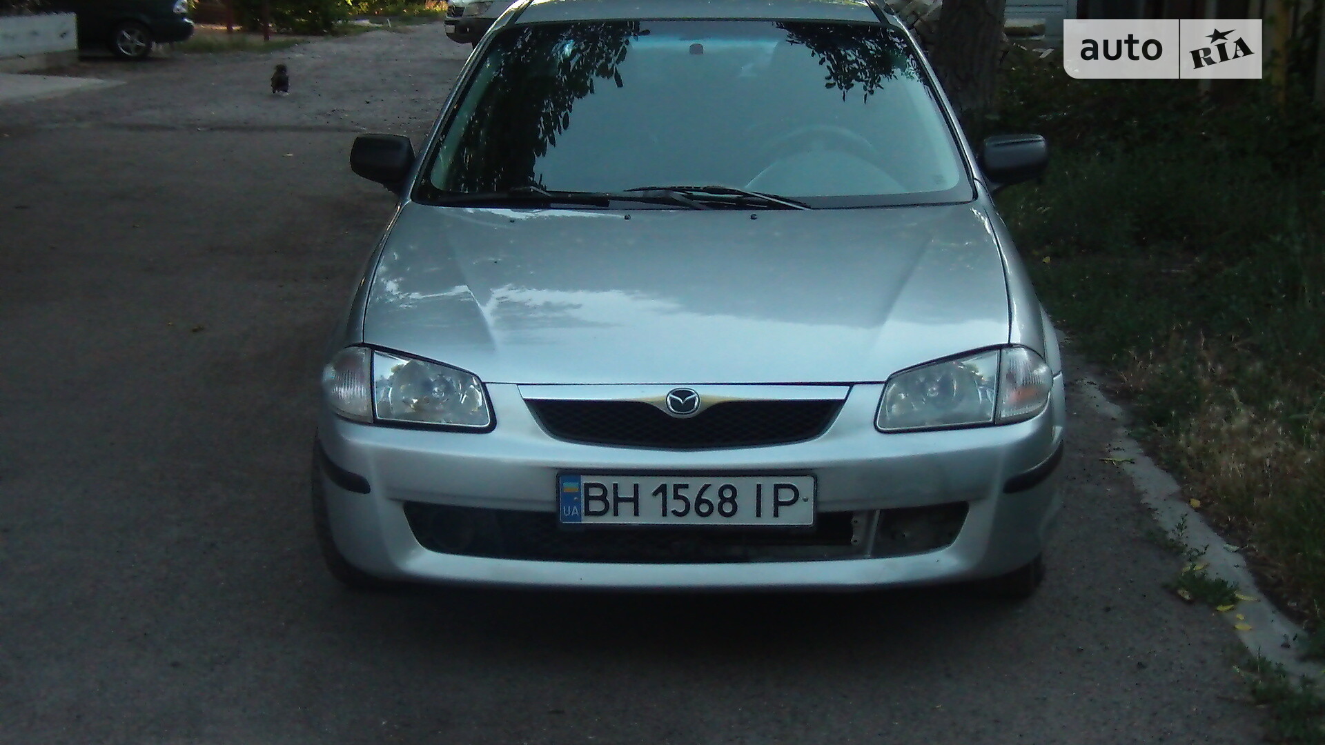 MAZDA 323 1999
