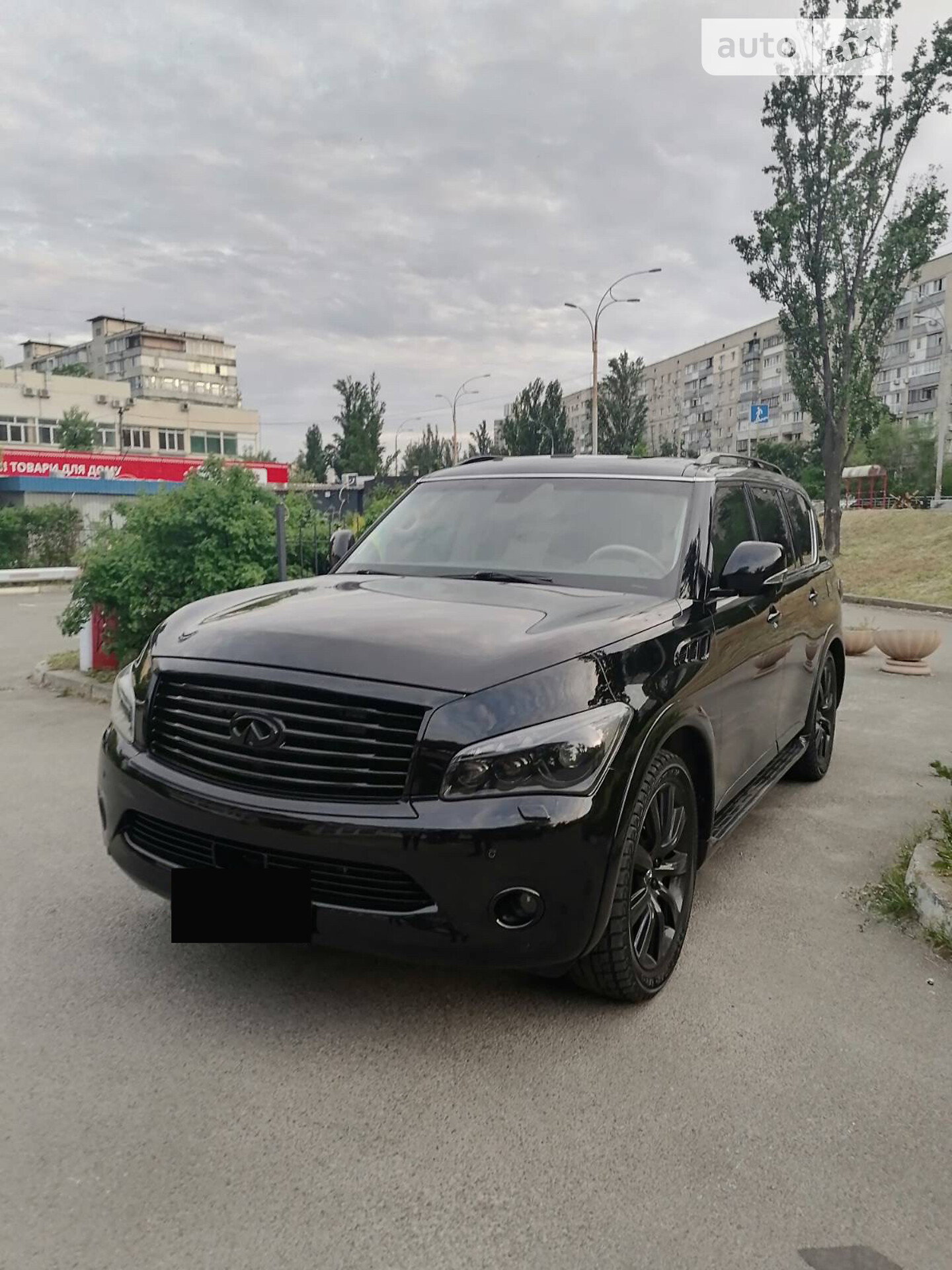 Infiniti QX56 black 2011