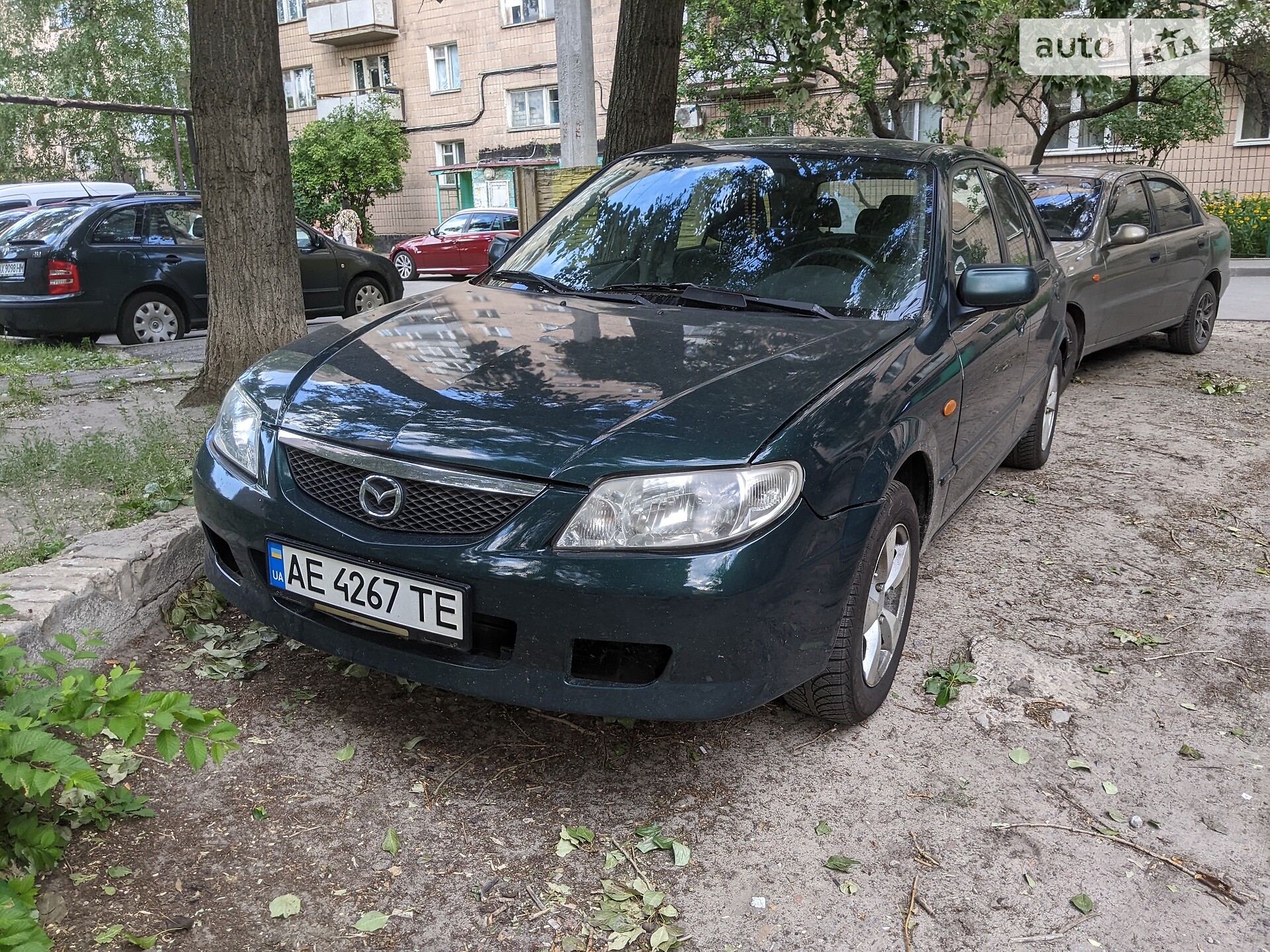 MAZDA 323 2000