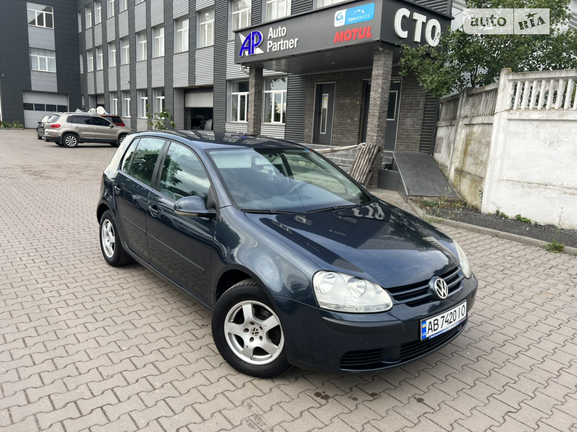 VOLKSWAGEN GOLF 2004