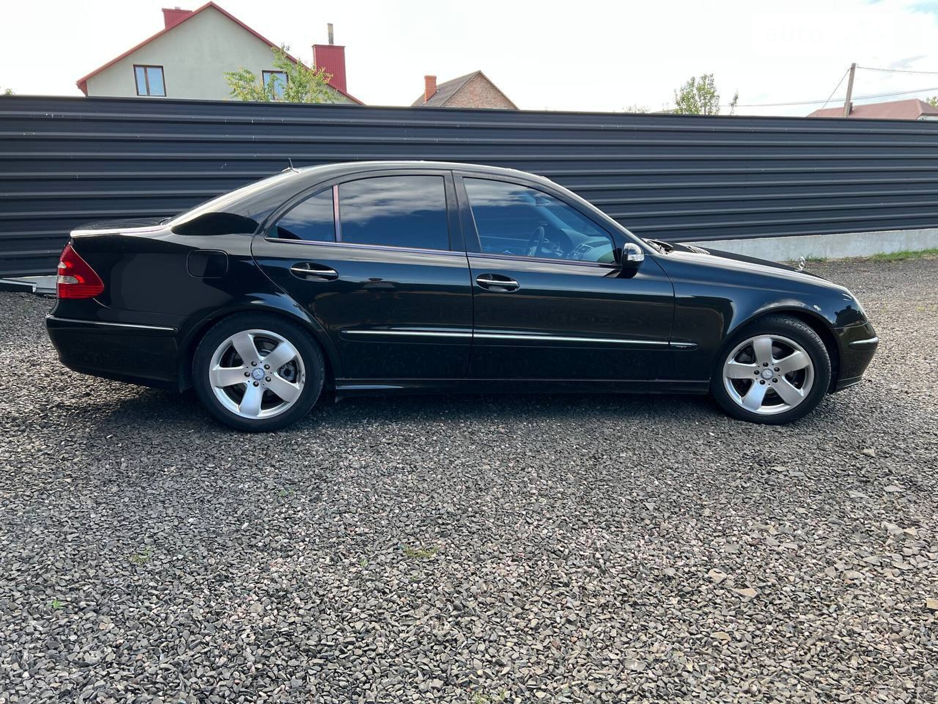 Головне фото звіту автомобіля MERCEDES-BENZ E 270 CDI 2002