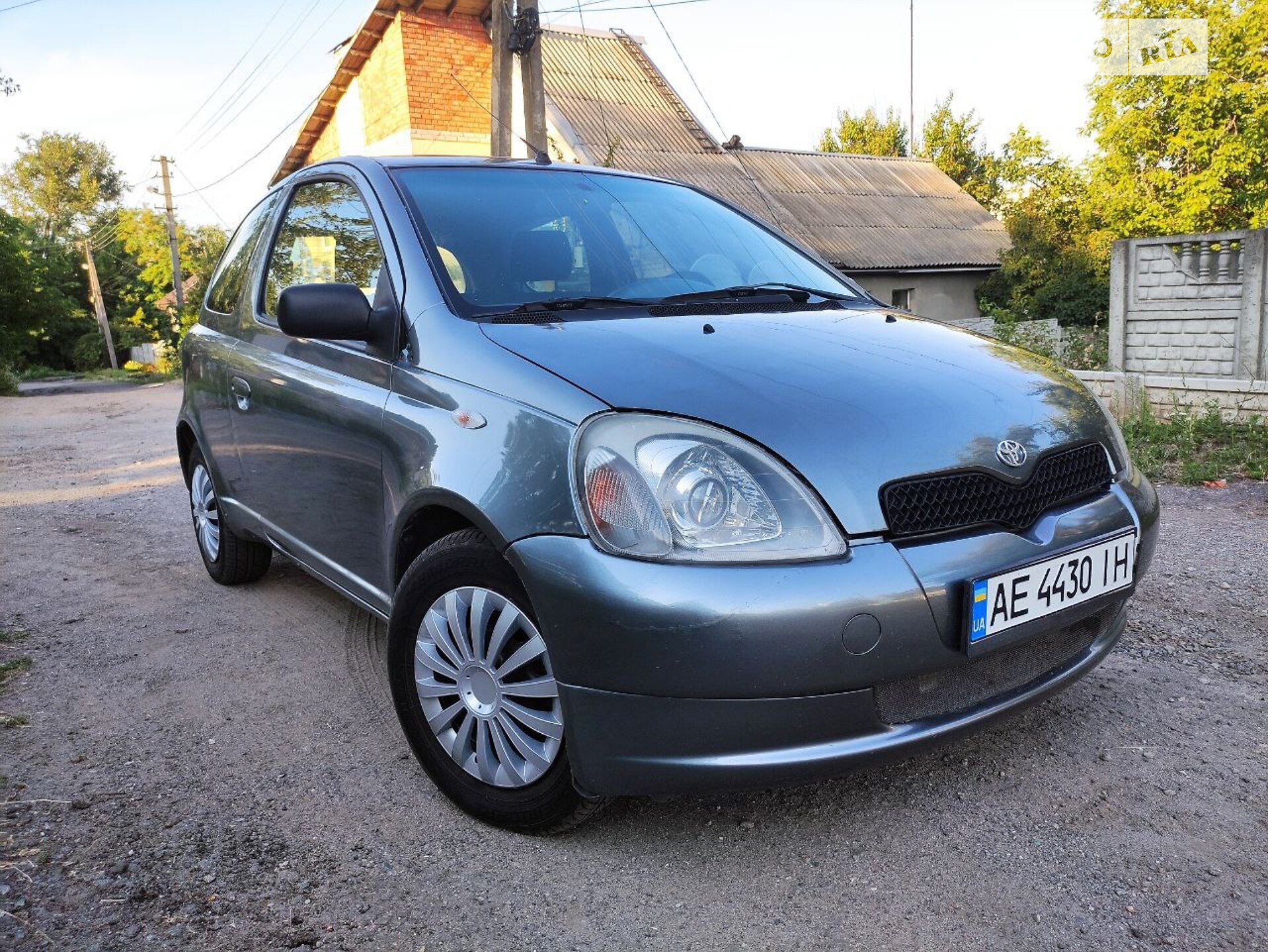 TOYOTA YARIS 2002